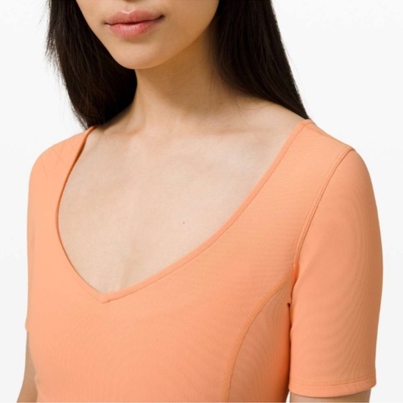 Lululemon Ribbed Contoured V-Neck Crop Top Sz 4 Malibu Peach Yoga Active - Picture 10 of 10